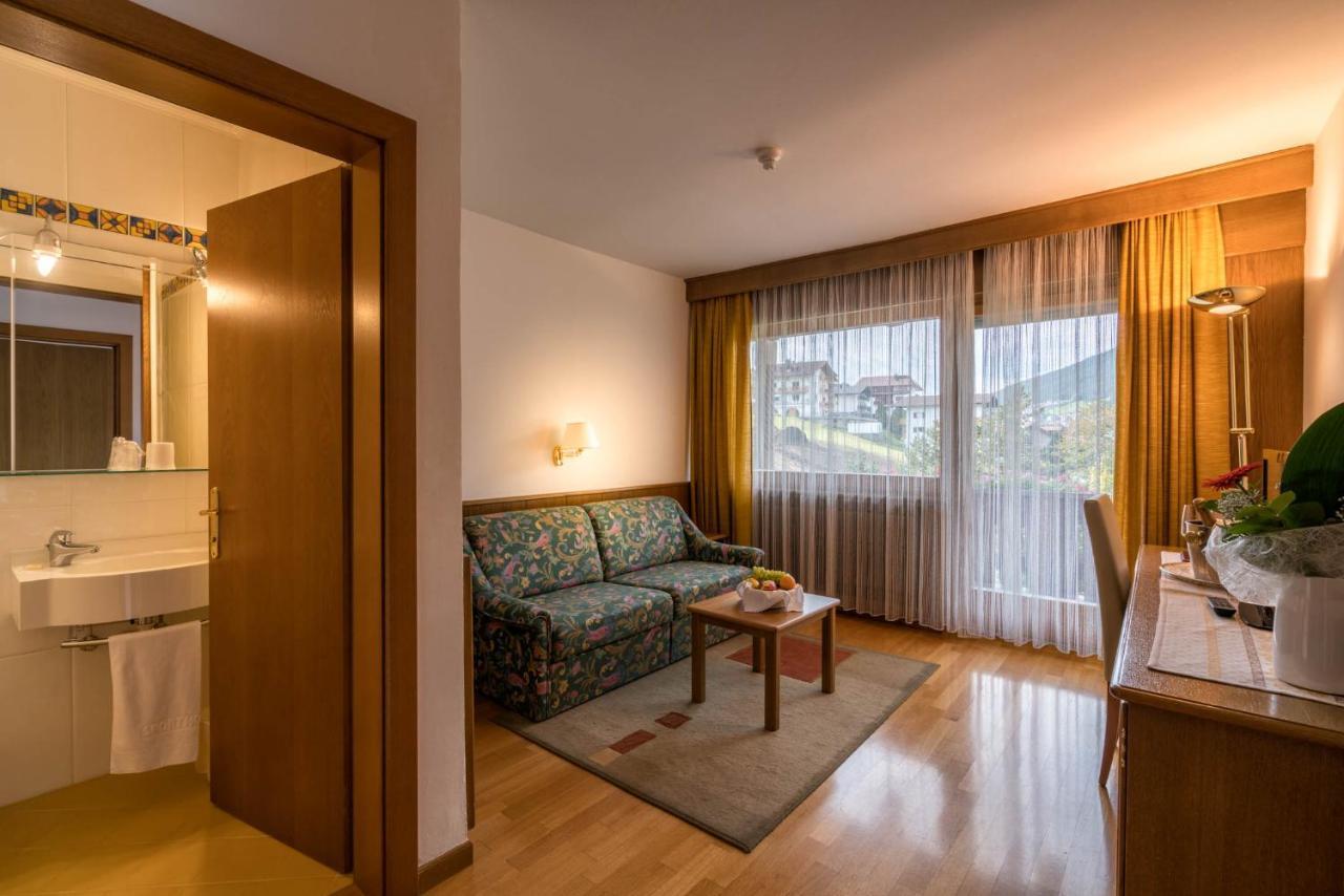 Hotel Hell Ortisei Esterno foto
