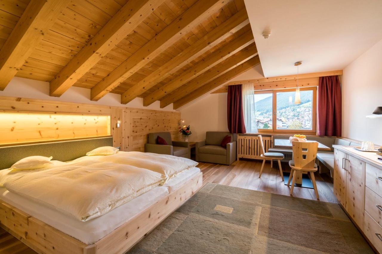 Hotel Hell Ortisei Esterno foto