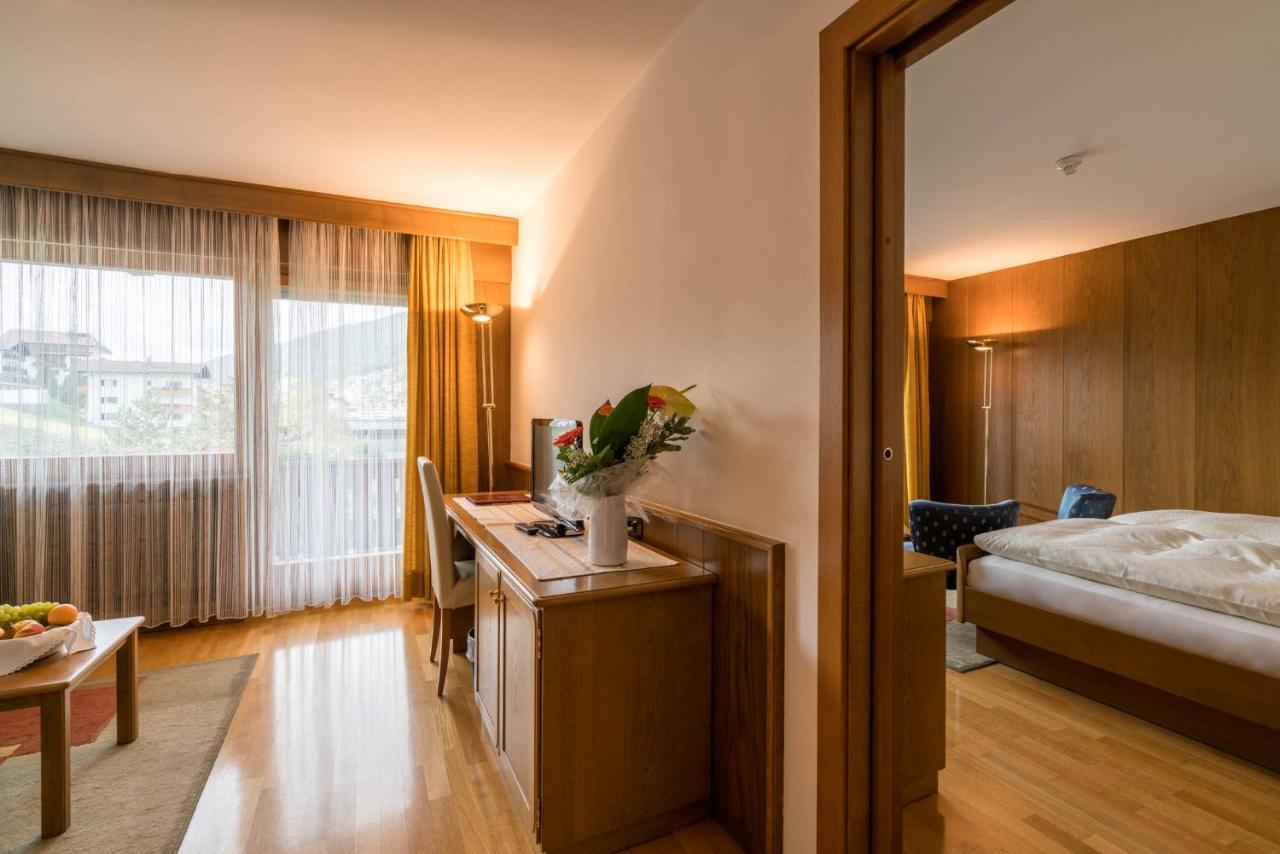 Hotel Hell Ortisei Esterno foto
