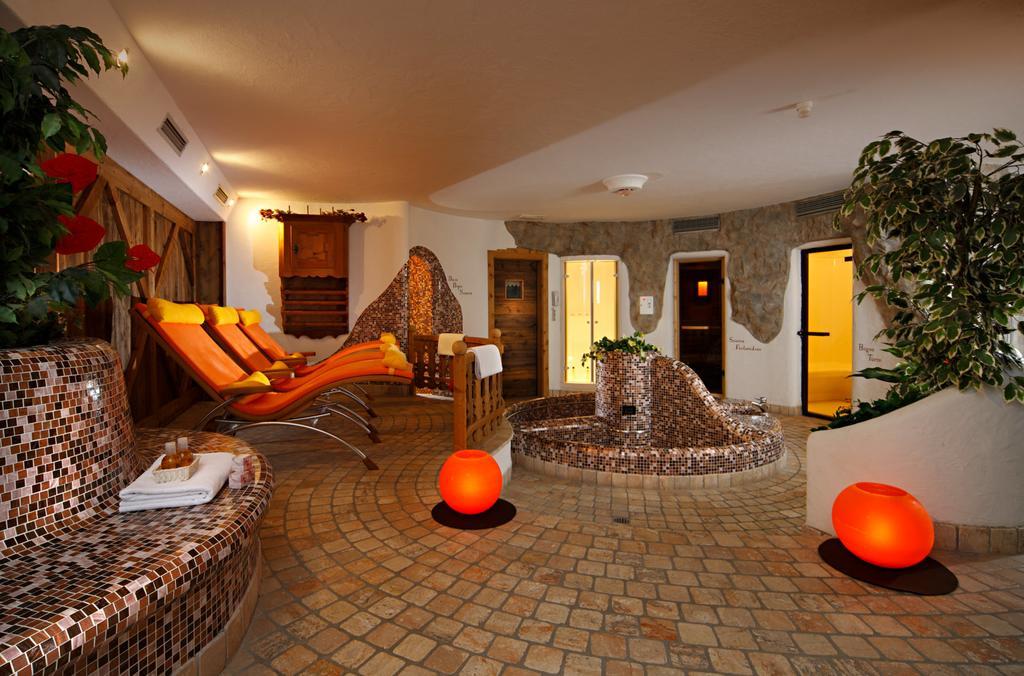 Hotel Hell Ortisei Esterno foto