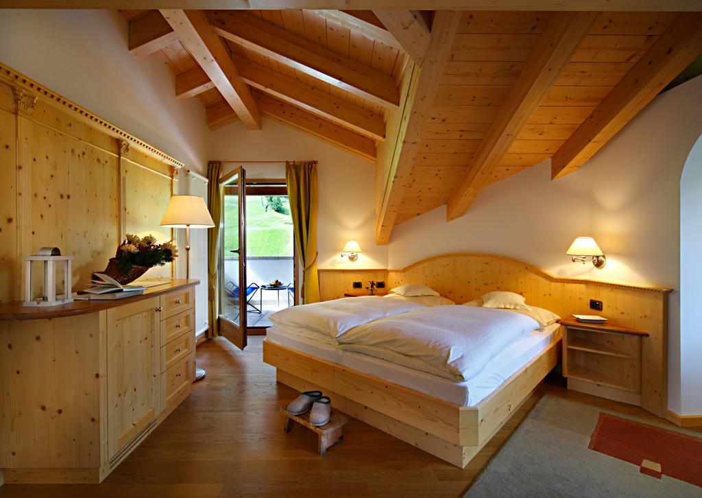 Hotel Hell Ortisei Esterno foto